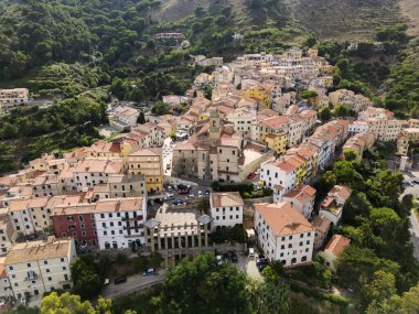 Rio nell 'Elba şehrinin havadan görünüşü, Elba Adası, Livorno ili.
