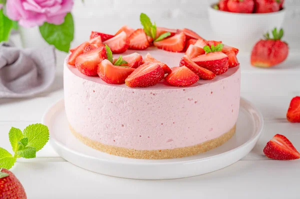 Bake Cheesecake Fresh Strawberries White Wooden Background Summer Dessert Selective — Stock Photo, Image