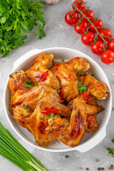 Baked Chicken Wings Served Sweet Chili Sauce Fresh Herbs Selective — Stock Photo, Image