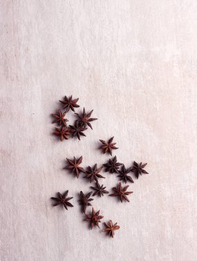 karanfilli defne yaprağı biberli soğanlı baharatlı organik baharatlı aromalı bitkisel mutfak yeşili tatlı