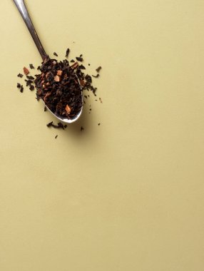 Tarçın siyah çayı geleneksel antioksidan yaprakları Çin kahvesi aroması içeriği sanatı gevşetiyor.