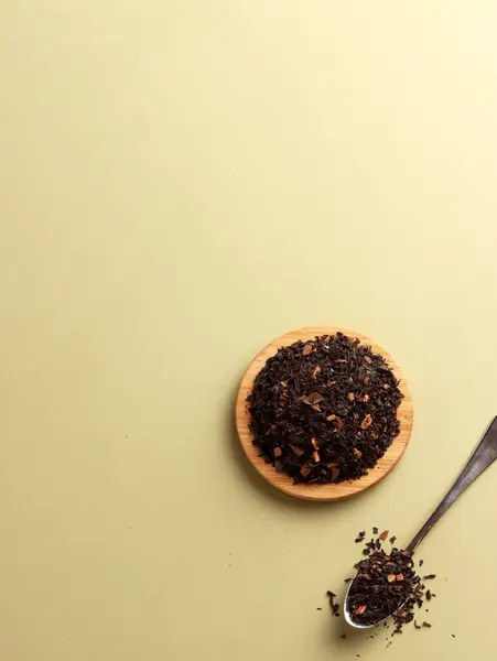 Tarçın siyah çayı geleneksel antioksidan yaprakları Çin kahvesi aroması içeriği sanatı gevşetiyor.
