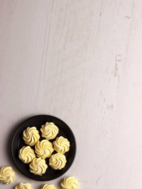 Krema şekeri geleneksel tatlı tatlı yumurta yemek malzeme çanak kek krema yağ