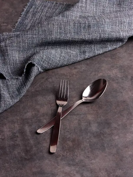 Tabak ahşap mutfak şablonu kafe masa yemeği klasik yemek arka planı doğal kaşık sanatı pişirme