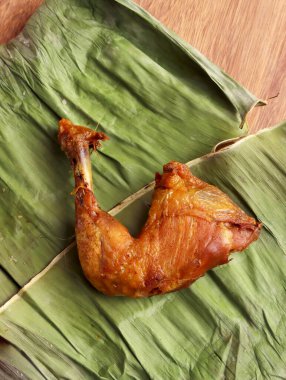 Ayam Goreng kızarmış tavuk Endonezya ev yapımı otlar Asya tabağı nasi yemek ahşabı pişirme sıcak yemek pişirme