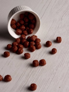 Atıştırmalık çikolatalı kahvaltı fotoğraf kasesi mısır gevreği kakao şekeri sabah ev yapımı süt doğal yemek.