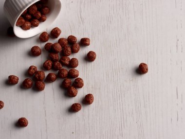 Atıştırmalık çikolatalı kahvaltı fotoğraf kasesi mısır gevreği kakao şekeri sabah ev yapımı süt doğal yemek.