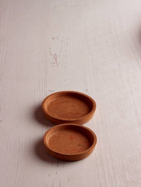 Ahşap masa, boş tabak, iş fotoğrafı, daire mutfak podyumu, kahverengi eski nesne.