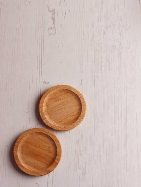 Ahşap masa, boş tabak, iş fotoğrafı, daire mutfak podyumu, kahverengi eski nesne.