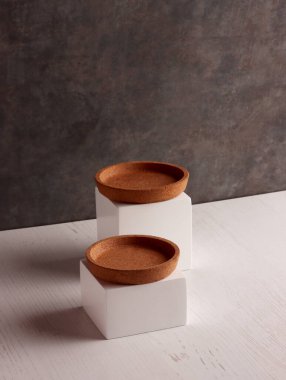 Ahşap masa, boş tabak, iş fotoğrafı, daire mutfak podyumu, kahverengi eski nesne.