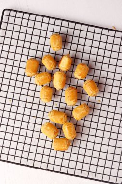 Endonezya mutfağı şekeri un unu tarifi nastar geleneksel fırın ev yapımı kek bisküvisi