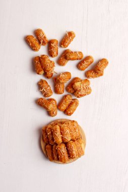 Endonezya mutfağı şekeri un unu tarifi nastar geleneksel fırın ev yapımı kek bisküvisi