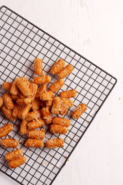 Endonezya mutfağı şekeri un unu tarifi nastar geleneksel fırın ev yapımı kek bisküvisi