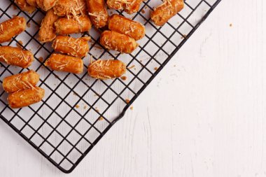 Endonezya mutfağı şekeri un unu tarifi nastar geleneksel fırın ev yapımı kek bisküvisi