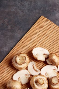 Yer mantarı vejetaryen bitki karışımı geleneksel Asya yemekleri fotoğrafçılık mutfağı boku.