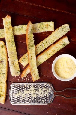 Peynirli parmesan peynirli Fransız ekmeği maydanoz kremalı İtalyan yemeği fotoğrafçılık arka plan sanat