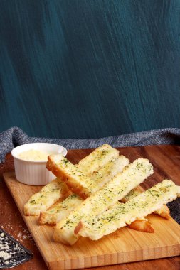 Peynirli parmesan peynirli Fransız ekmeği maydanoz kremalı İtalyan yemeği fotoğrafçılık arka plan sanat