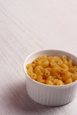 Peynirli makarna, peynirli, parmesanlı, peynirli, mozarellalı, çöl makarnalı, fırınlanmış iş fotoğrafı.