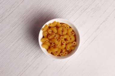 Peynirli makarna, peynirli, parmesanlı, peynirli, mozarellalı, çöl makarnalı, fırınlanmış iş fotoğrafı.