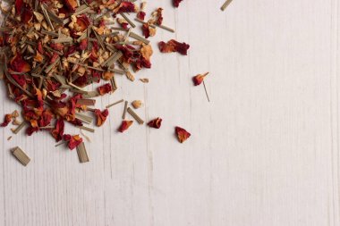 Gül, zencefil, bitki çayı, çiçek yaprağı bitkisel aromalı kahve Endonezya, Asya içeceği.