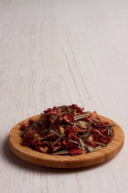 Gül, zencefil, bitki çayı, çiçek yaprağı bitkisel aromalı kahve Endonezya, Asya içeceği.