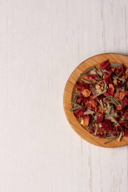 Gül, zencefil, bitki çayı, çiçek yaprağı bitkisel aromalı kahve Endonezya, Asya içeceği.