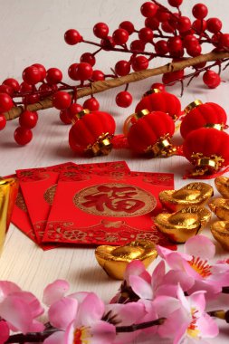 Çin 'in yeni yıl süs eşyası fotoğraf çiçeği altın çiçeği geleneksel fotoğraf Asyalı arka plan kırmızı