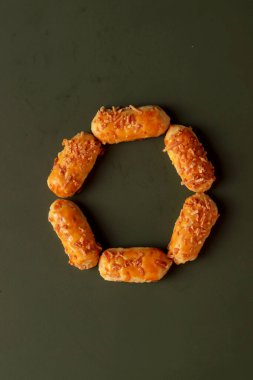 Kastengel bayramı ev yapımı kurabiyeler Endonezya usulü çerez malzemeleri, taze yiyecekler.