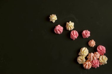 Krema şekeri geleneksel tatlı tatlı yumurta yemek malzeme çanak kek krema yağ