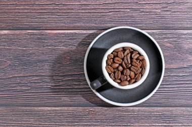Kahve çekirdekleri kızarmış aroma aromalı kahve kahve kahve espresso kafein içecek ürünleri organik arabika bardağı.