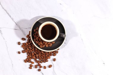 Kahve çekirdekleri kızarmış aroma aromalı kahve kahve kahve espresso kafein içecek ürünleri organik arabika bardağı.
