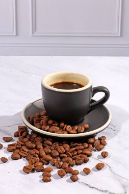 Kahve çekirdekleri kızarmış aroma aromalı kahve kahve kahve espresso kafein içecek ürünleri organik arabika bardağı.