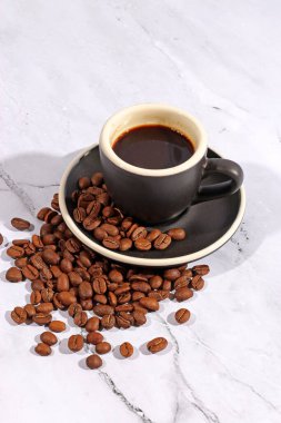 Kahve çekirdekleri kızarmış aroma aromalı kahve kahve kahve espresso kafein içecek ürünleri organik arabika bardağı.