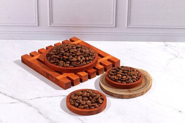 Kahve çekirdekleri kızarmış aroma aromalı kahve kahve kahve espresso kafein içecek ürünleri organik arabika bardağı.