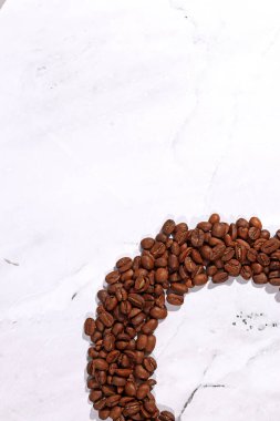 Kahve çekirdekleri kızarmış aroma aromalı kahve kahve kahve espresso kafein içecek ürünleri organik arabika bardağı.