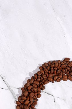 Kahve çekirdekleri kızarmış aroma aromalı kahve kahve kahve espresso kafein içecek ürünleri organik arabika bardağı.