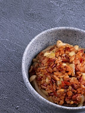 Asya usulü pirinç porselen mısır gevreği ev yapımı mutluluk mutfağı diyeti öğle yemeği doğal çiğ yemek