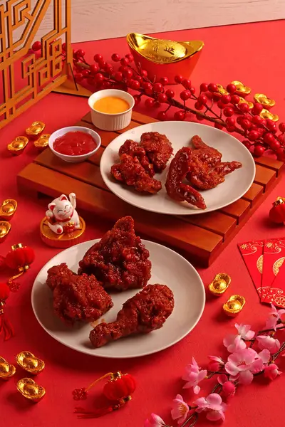Çin Yeni Yılı. Kızarmış tavuk, çıtır çıtır. Kızarmış et lokantası.