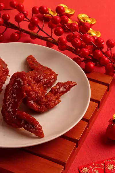 Çin Yeni Yılı. Kızarmış tavuk, çıtır çıtır. Kızarmış et lokantası.