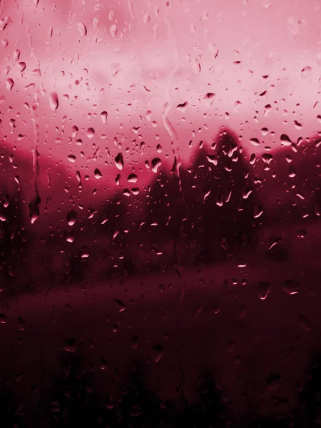 Σταγόνες Βροχής Γυαλί Στο Χρώμα 2023 Viva Magenta Υψηλής Ποιότητας — Φωτογραφία Αρχείου
