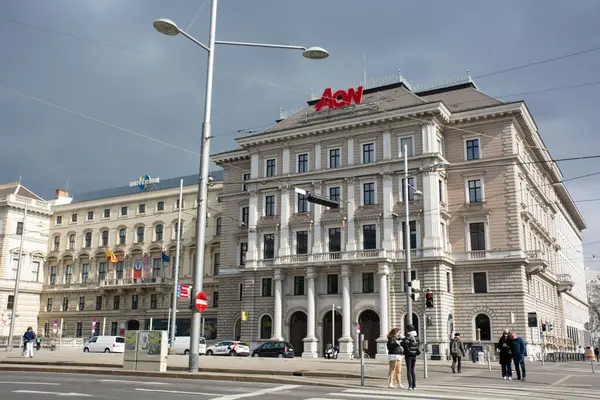 Viyana, Avusturya, Mart 09 2024. Schwarzenbergplatz 3, Devlet Demiryolları Müdürlüğü 'nün yenilenmiş binası. Yüksek kalite fotoğraf