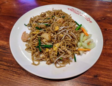 Bandung, Endonezya - 7 Haziran 2024: MM Juice Restaurant 'ta Kızarmış Erişte