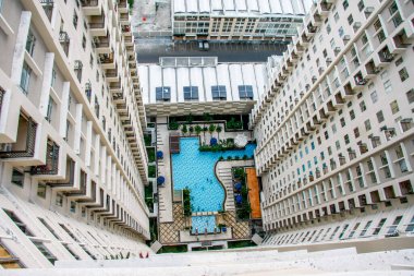 Jakarta, Endonezya - 21 Nisan 2008: Güneydoğu Asya 'nın önde gelen kentlerinden Sudirman Park' taki Yüzme Havuzu Kuleleri