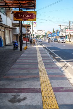 Lembang Bandung, Endonezya - 9 Haziran 2024: Eşsiz Desenler ve Görme Engelliler İçin Erişilebilirlik Yolları