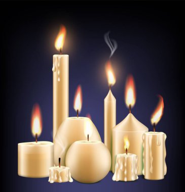 Yanan ateş ışığı, duman izleri ve eriyen balmumu gerçekçi vektör çizimi olan mumlar. Romantik randevu, doğum günü partisi ya da kilise tatili için eşyalar.