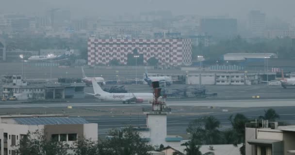 Mumbai International Airport Indien Juni 2023 Spicejet Flugzeug Auf Dem — Stockvideo