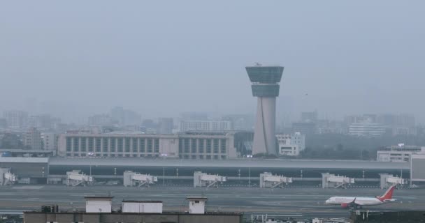 Διεθνές Αεροδρόμιο Της Ινδίας Ραντάρ Πύργος Ελέγχου Κυκλοφορίας Πύργος Ελέγχου — Αρχείο Βίντεο