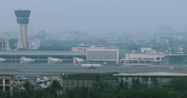 Διεθνές Αεροδρόμιο Της Ινδίας Ραντάρ Πύργος Ελέγχου Κυκλοφορίας Πύργος Ελέγχου — Αρχείο Βίντεο