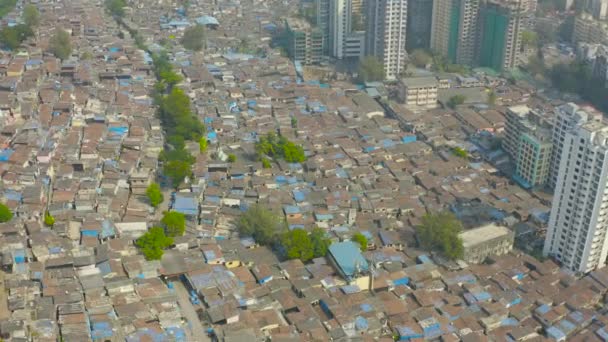 Slumområdet Skildrar Tydligt Fattigdom Städerna Och Fångar Verkligheten Marginaliserade Samhällen — Stockvideo