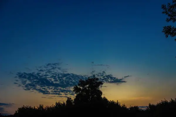 Himmel Bei Sonnenuntergang Mit Wolken Und Sonne — Stockfoto